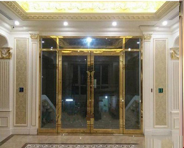 cua kinh khung inox vang1