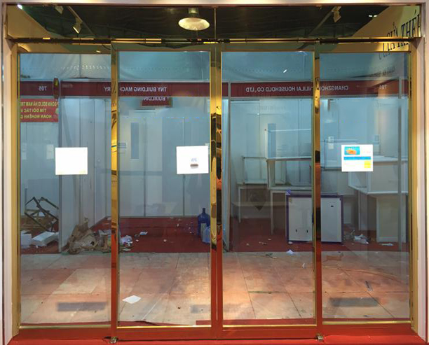 Cửa kính khung inox vàng gương, mẫu đẹp, báo giá